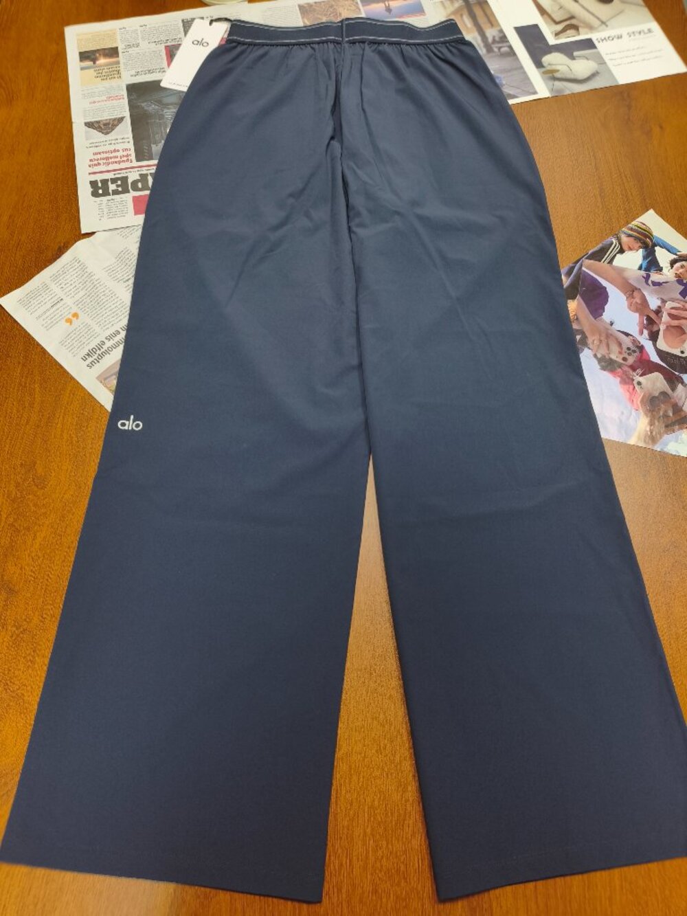 Navy Blue Alo Yoga Loose Fit Suit Up Trouser Regular - Minimalist Wardrobe🧩🍎 - Picture 3 of 7